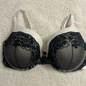 Victoria Secret bra - push up - size 40 DDD